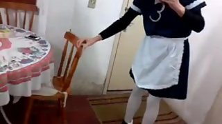 Chambermaid in dangerous self-bondage