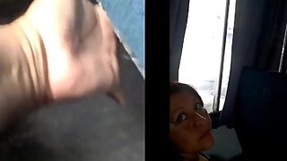 METIENDO DEDOS RUMBO AL GYM 2 MADURA NALGONA CASADA BUS