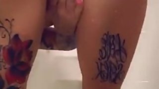 TEEN SNAPCHAT GIRL FINGERING HER TIGHT PUSSY