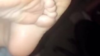 Teen shows wrinkled soles on Snapchat