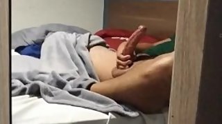 Espiando o pau duro pelo espelho