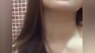 Hot Pinay nag finger sa CR