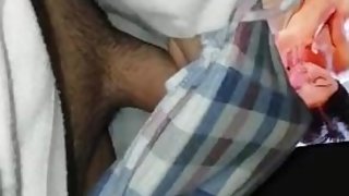 Me masturbo viendo un video de mi prima