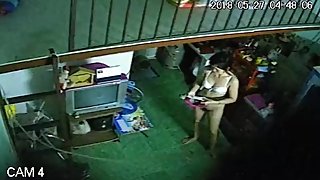 Hack camera phong tr? em gai xinh d?p