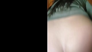 JOVENCITA ME DA UNOS SENTONES EN MI CUARTO