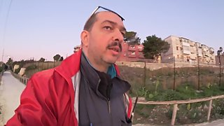 Bastardi che godono picchiando dei bambini