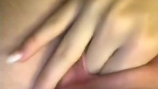 Yung hdot gurl is fingers her wat pussy(18+)