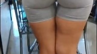 Amazing MILF in tight leggings