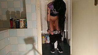 Goth teen pee & crap why play on her mobile