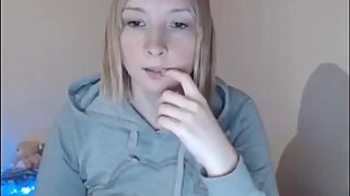 Cute Teen Flashes Shaved Pussy On Webcam