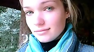 Tripotage jolie en jeans sexy