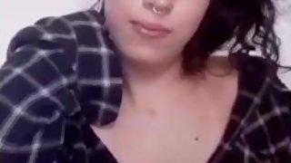 Live Badoo (She finger herself but she gets banned before being naked)