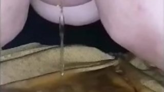 Curvy girl with great ass power pissing